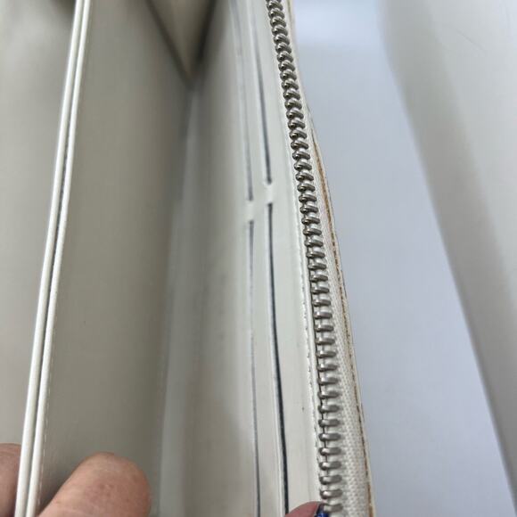 Louis Vuitton Cream Vernis zippy Wallet - Picture 9 of 12